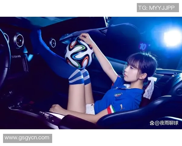 足球宝贝图展现青春活力与魅力，感受足球场上的激情与风采