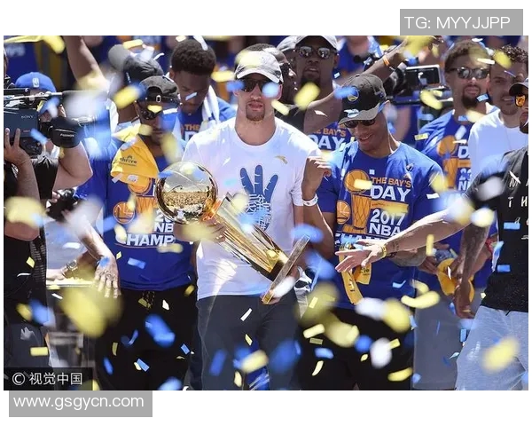 勇士与骑士第六场激战回顾谁将捧起总冠军奖杯的荣耀